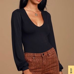 Lulu’s black balloon sleeve body suit